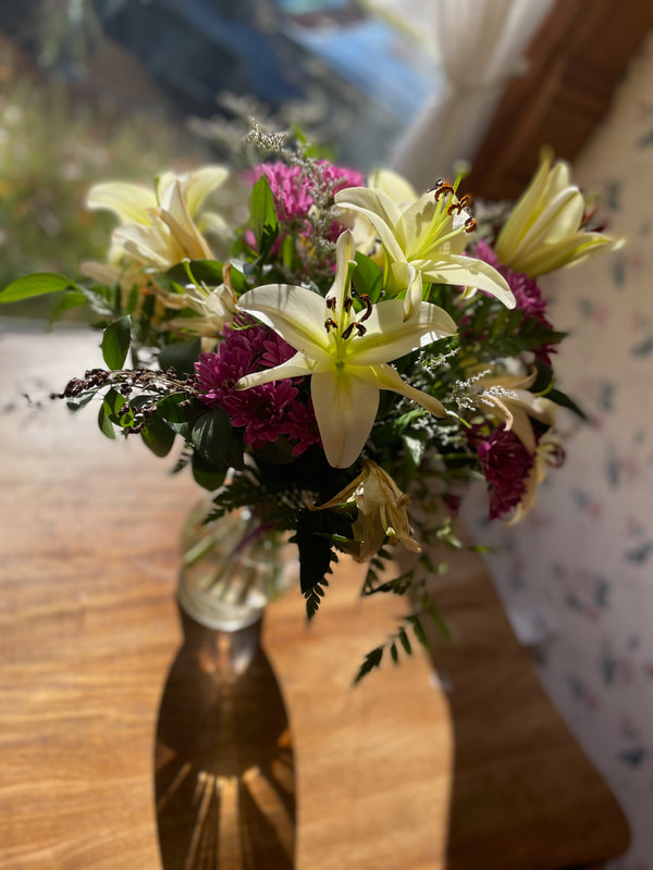 Annabel Lee Inn Geneseo campus room flowers