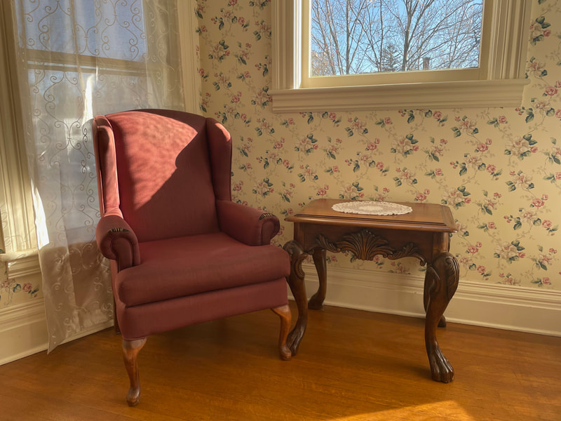 Annabel Lee Inn Geneseo campus room interior